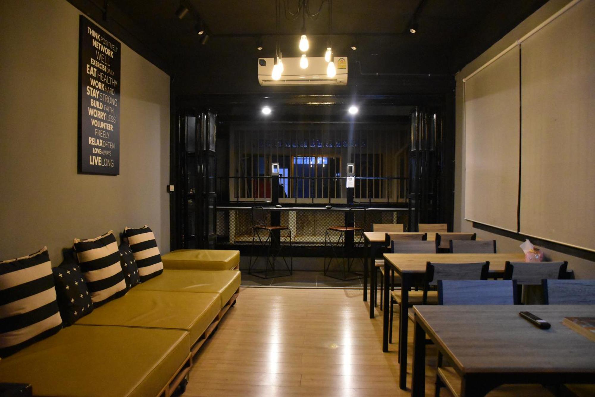 Stay At Pan Hostel กรุงเทพมหานคร ภายนอก รูปภาพ